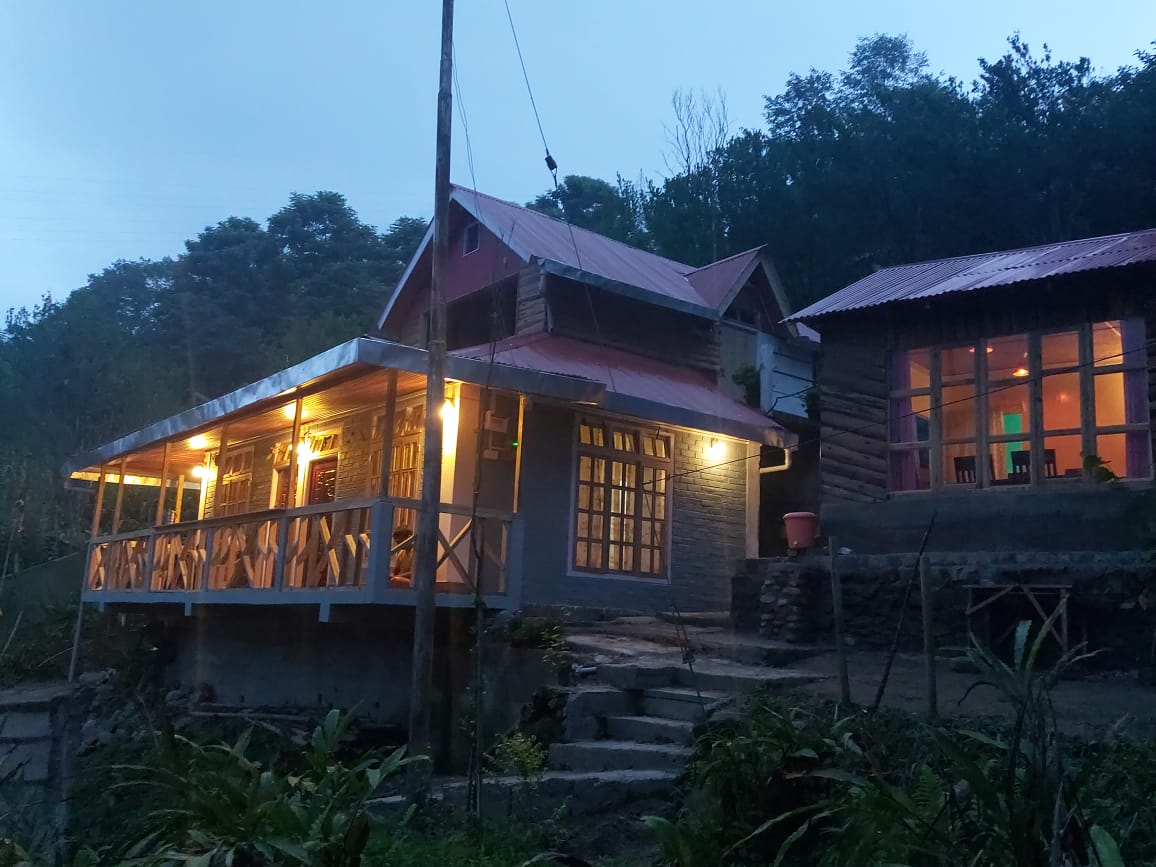 Read more about the article Discovering the Charms of Darjeeling: Why Choose a Homestay in Tabakoshi?